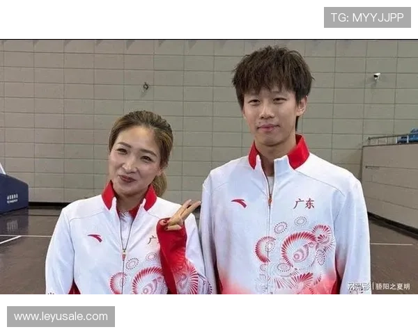 刘诗雯比赛中笑得那么甜，谁知道家里冰箱都买了多少高档零食啊？