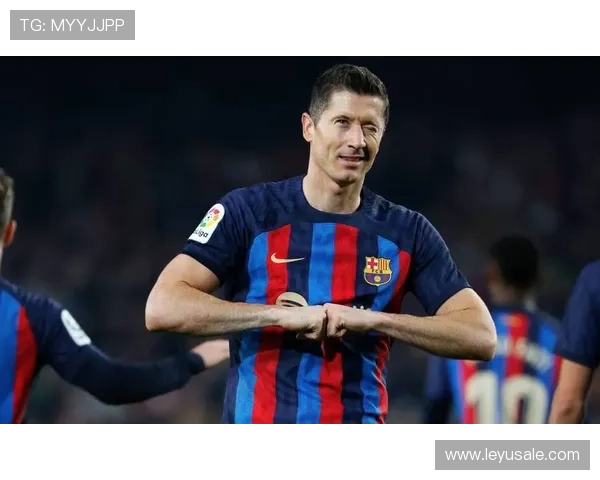 莱万多夫斯基生涯解析：传统中锋到全能终结者的进化