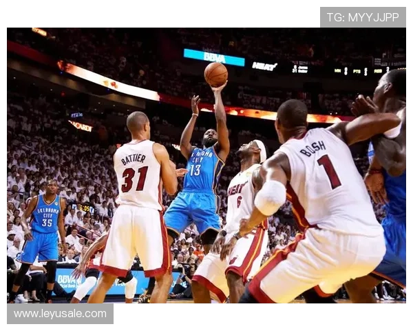 德里克·费舍尔关键时刻无球跑动助攻成型提升季后赛组织效率