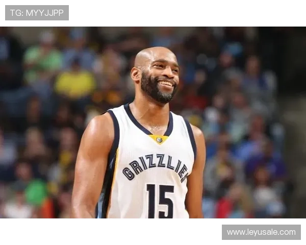 文斯·卡特突破拉开空间，对比同期射手提升三分效率